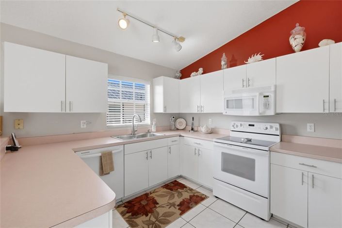 Image No.12-3 Bed Property for sale