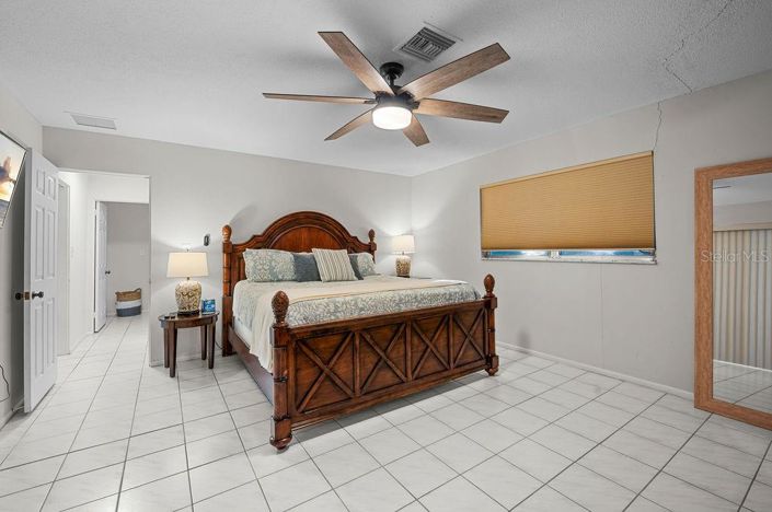 Image No.12-3 Bed Property for sale