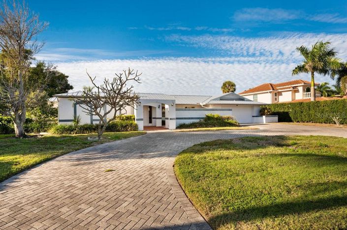 Image No.3-3 Bed Property for sale