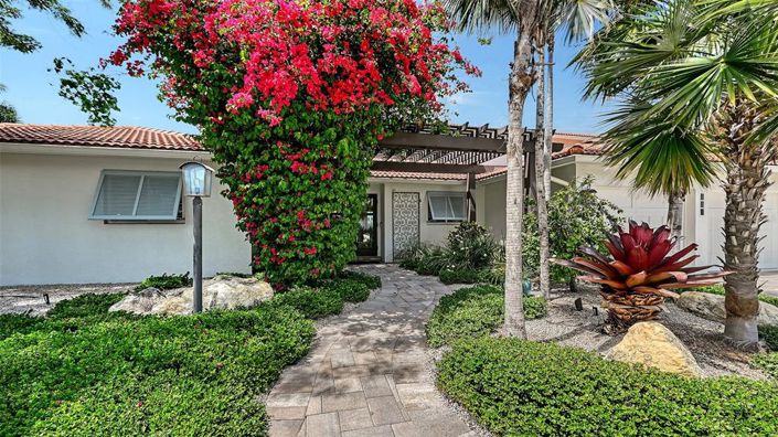 Image No.28-4 Bed Property for sale