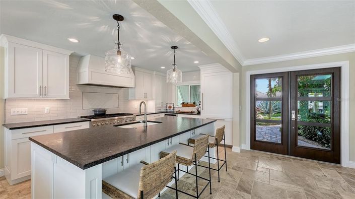 Image No.4-4 Bed Property for sale