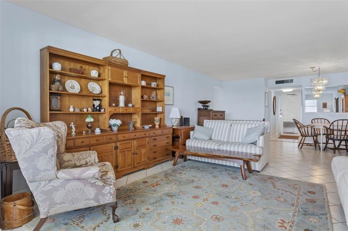 Image No.10-2 Bed Property for sale