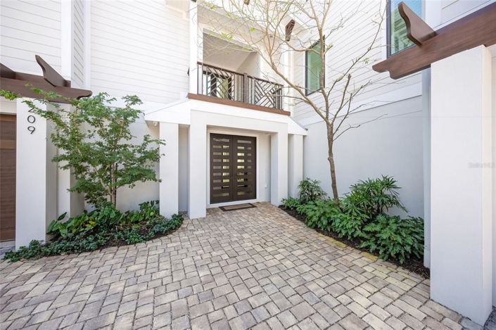 Image No.10-6 Bed Property for sale