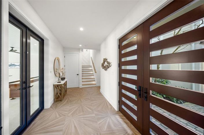 Image No.11-6 Bed Property for sale