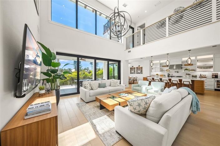 Image No.14-6 Bed Property for sale