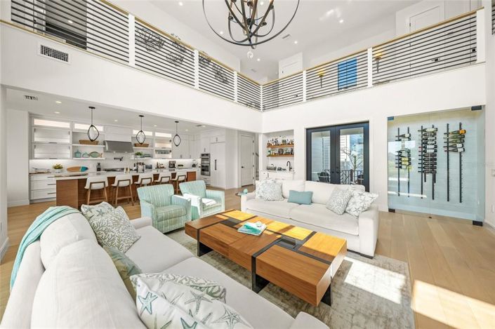 Image No.15-6 Bed Property for sale