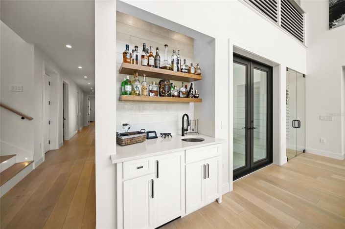 Image No.16-6 Bed Property for sale