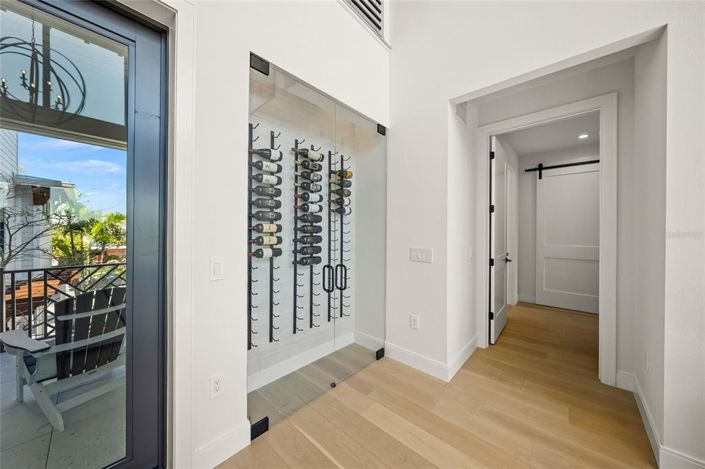 Image No.17-6 Bed Property for sale