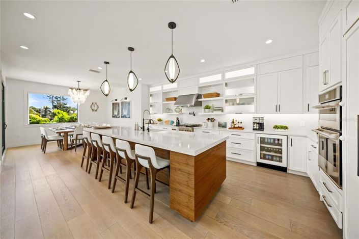 Image No.18-6 Bed Property for sale