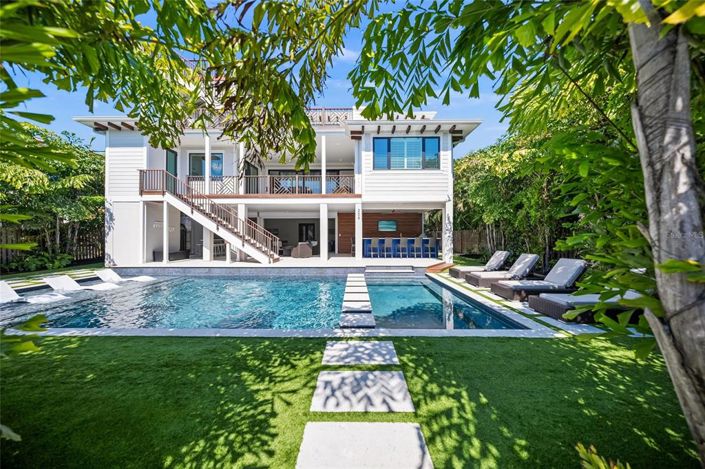 Image No.2-6 Bed Property for sale