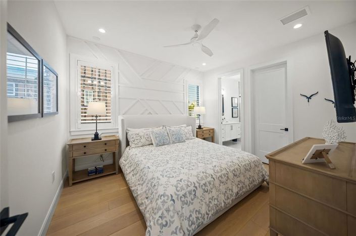 Image No.24-6 Bed Property for sale