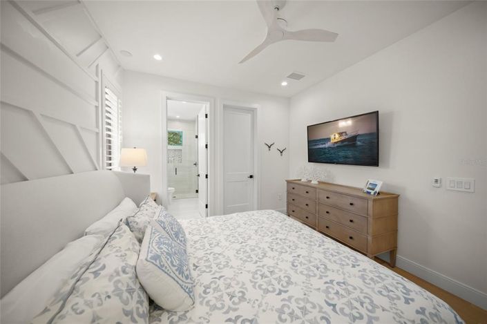 Image No.25-6 Bed Property for sale