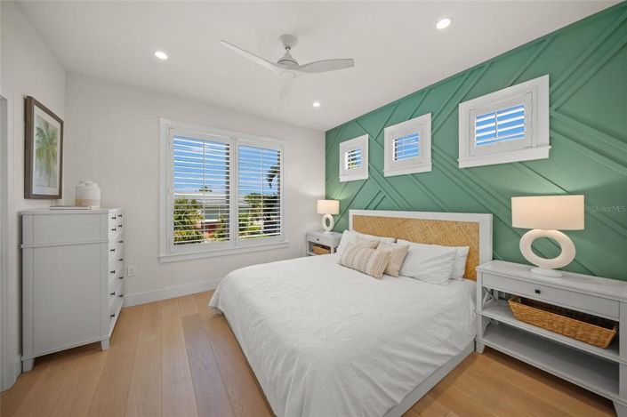 Image No.27-6 Bed Property for sale