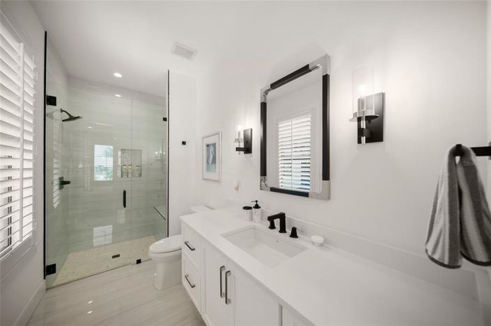 Image No.28-6 Bed Property for sale