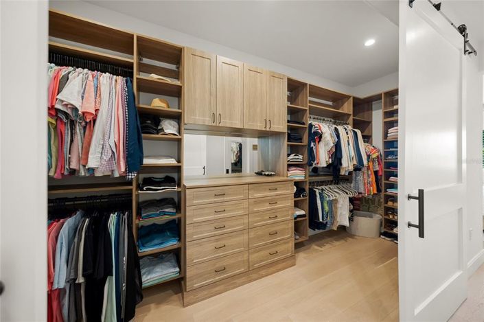 Image No.31-6 Bed Property for sale