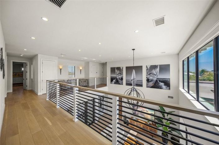 Image No.40-6 Bed Property for sale