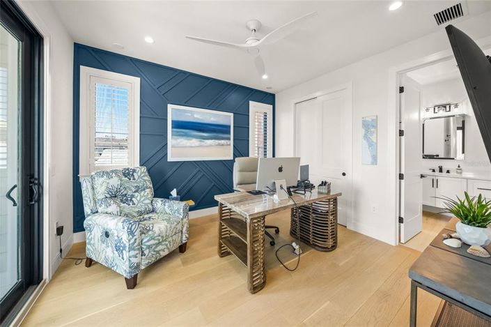 Image No.44-6 Bed Property for sale