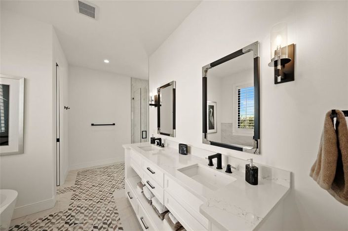 Image No.51-6 Bed Property for sale