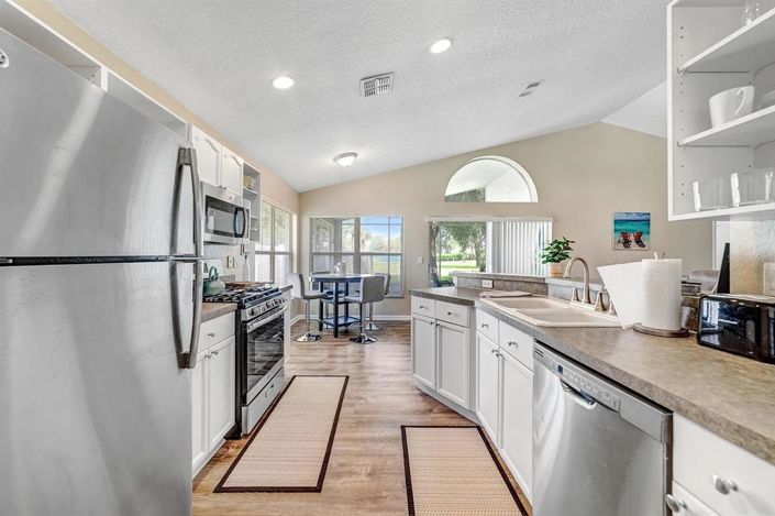 Image No.5-3 Bed Property for sale