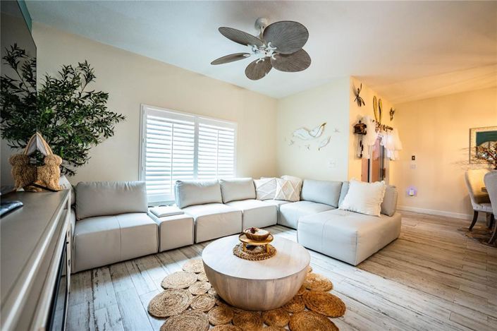 Image No.29-4 Bed Townhouse for sale