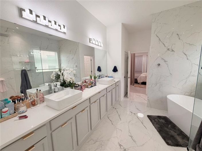 Image No.14-5 Bed Property for sale