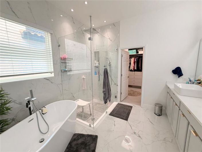 Image No.15-5 Bed Property for sale