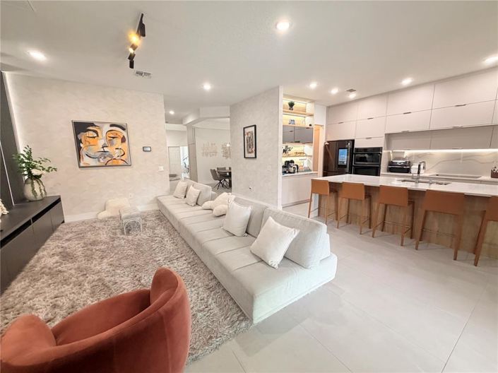 Image No.19-5 Bed Property for sale