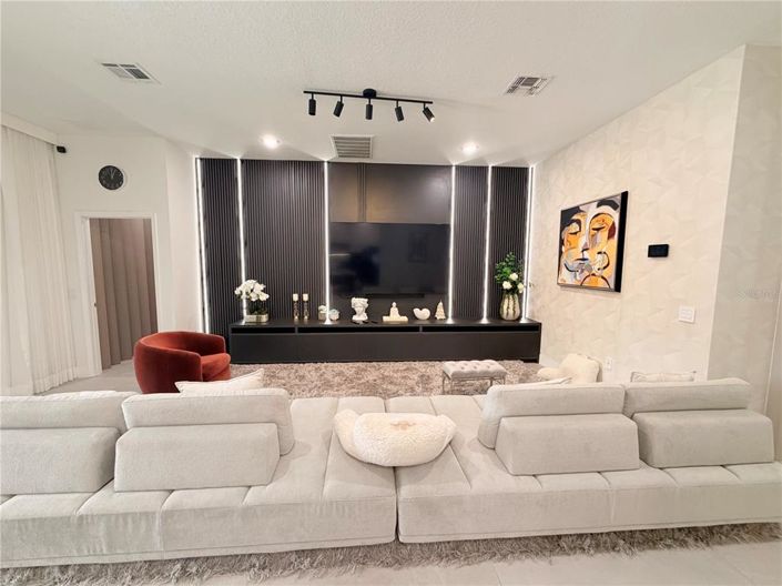 Image No.21-5 Bed Property for sale