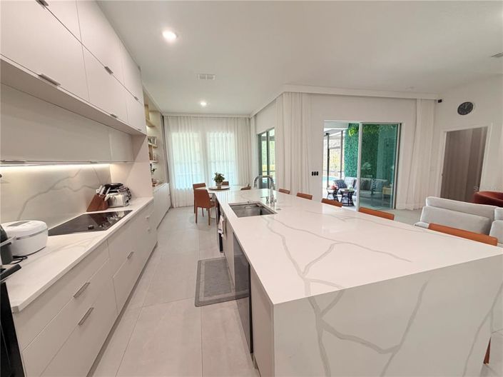 Image No.22-5 Bed Property for sale