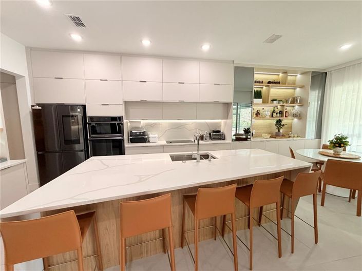 Image No.27-5 Bed Property for sale