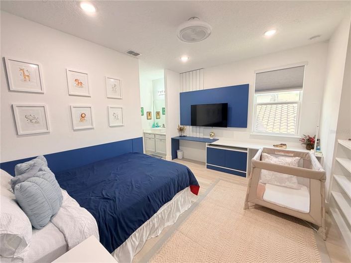 Image No.35-5 Bed Property for sale