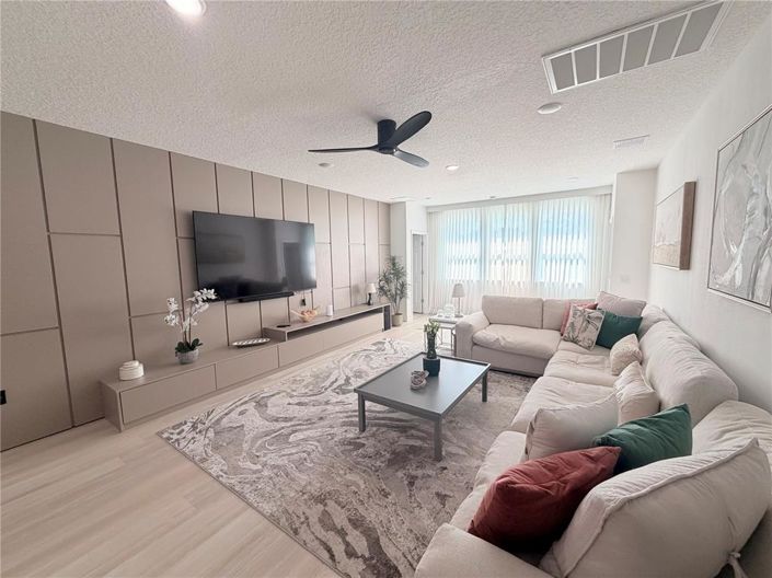 Image No.52-5 Bed Property for sale