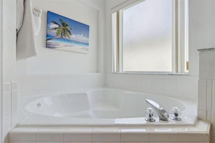 Image No.30-4 Bed Property for sale