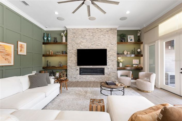 Image No.17-6 Bed Property for sale