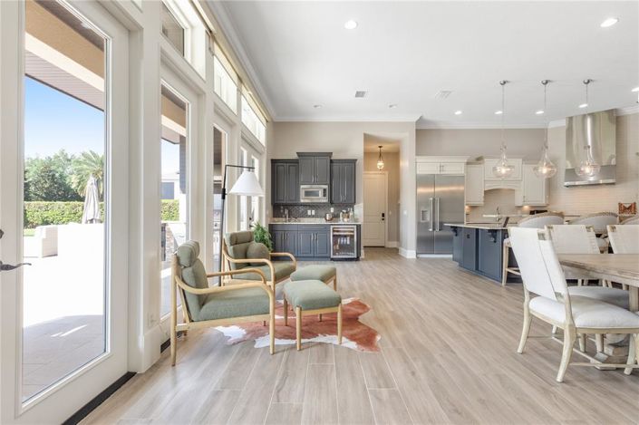 Image No.19-6 Bed Property for sale