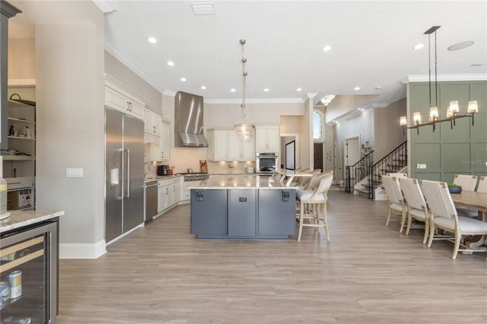 Image No.22-6 Bed Property for sale