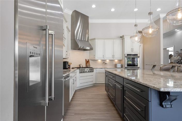 Image No.24-6 Bed Property for sale