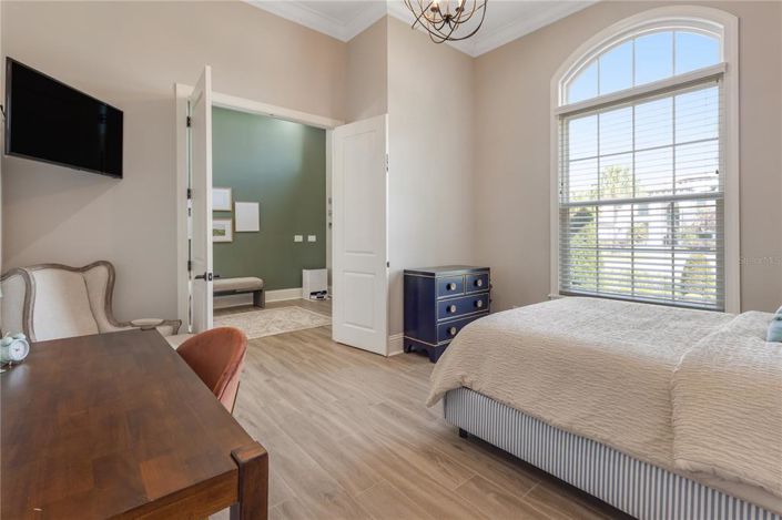 Image No.30-6 Bed Property for sale