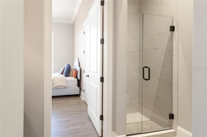 Image No.32-6 Bed Property for sale