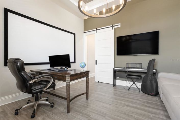 Image No.33-6 Bed Property for sale