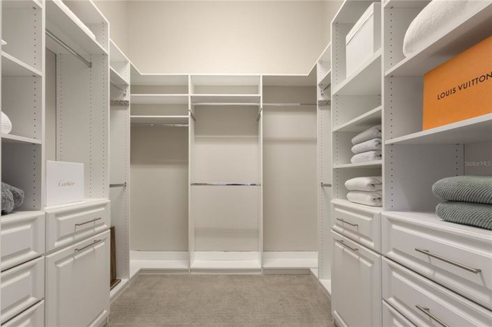 Image No.38-6 Bed Property for sale