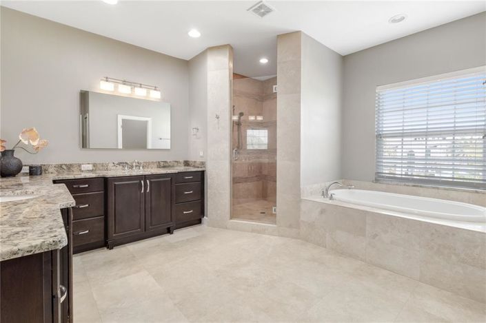 Image No.48-6 Bed Property for sale