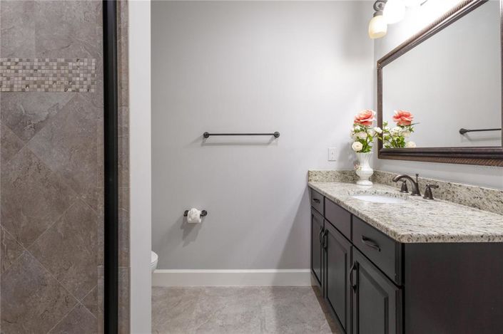 Image No.56-6 Bed Property for sale