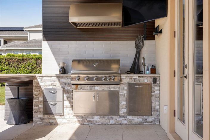 Image No.60-6 Bed Property for sale