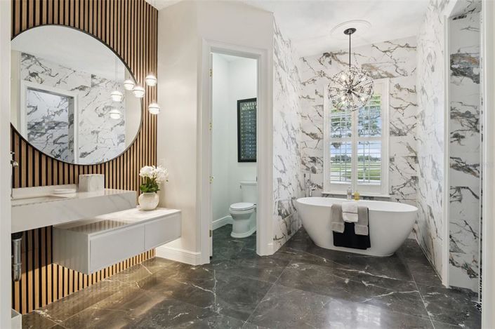 Image No.10-4 Bed Property for sale