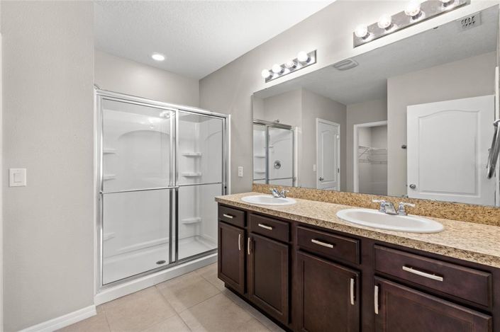 Image No.19-Propriété de 4 chambres à vendre à Clermont