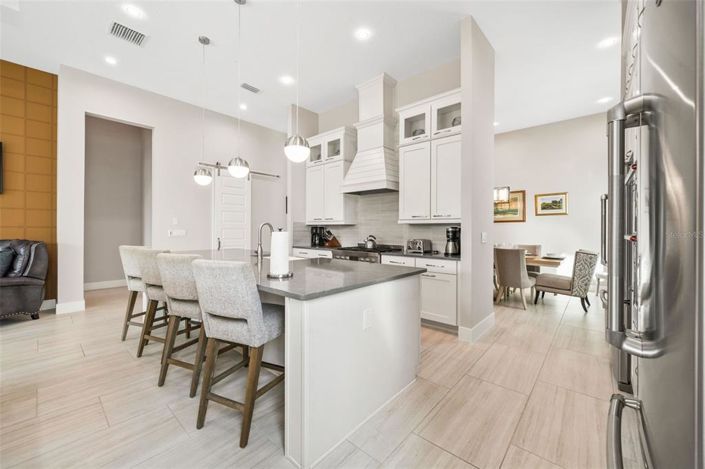 Image No.10-6 Bed Property for sale