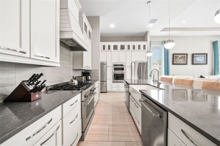 Image No.12-6 Bed Property for sale