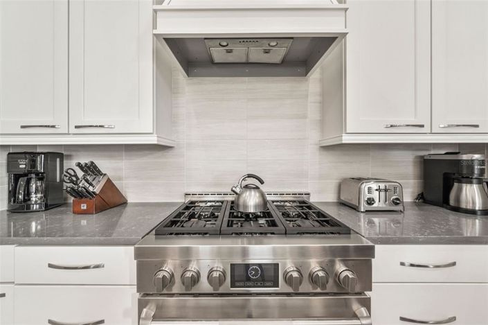 Image No.13-6 Bed Property for sale