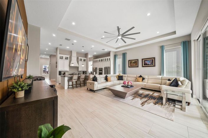 Image No.14-6 Bed Property for sale